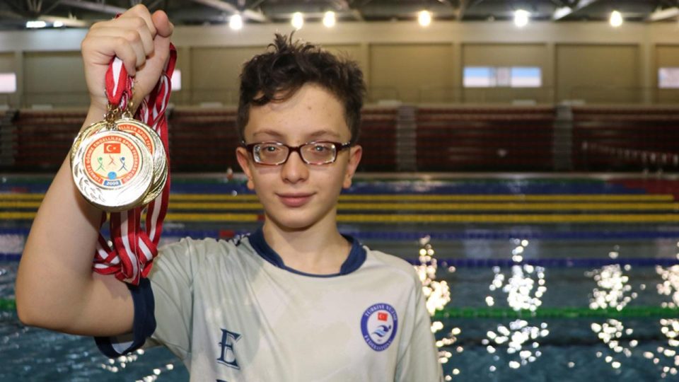 Görme engelli yüzücü Yaman Rüzgar’ın hedefi milli formayla şampiyonluk